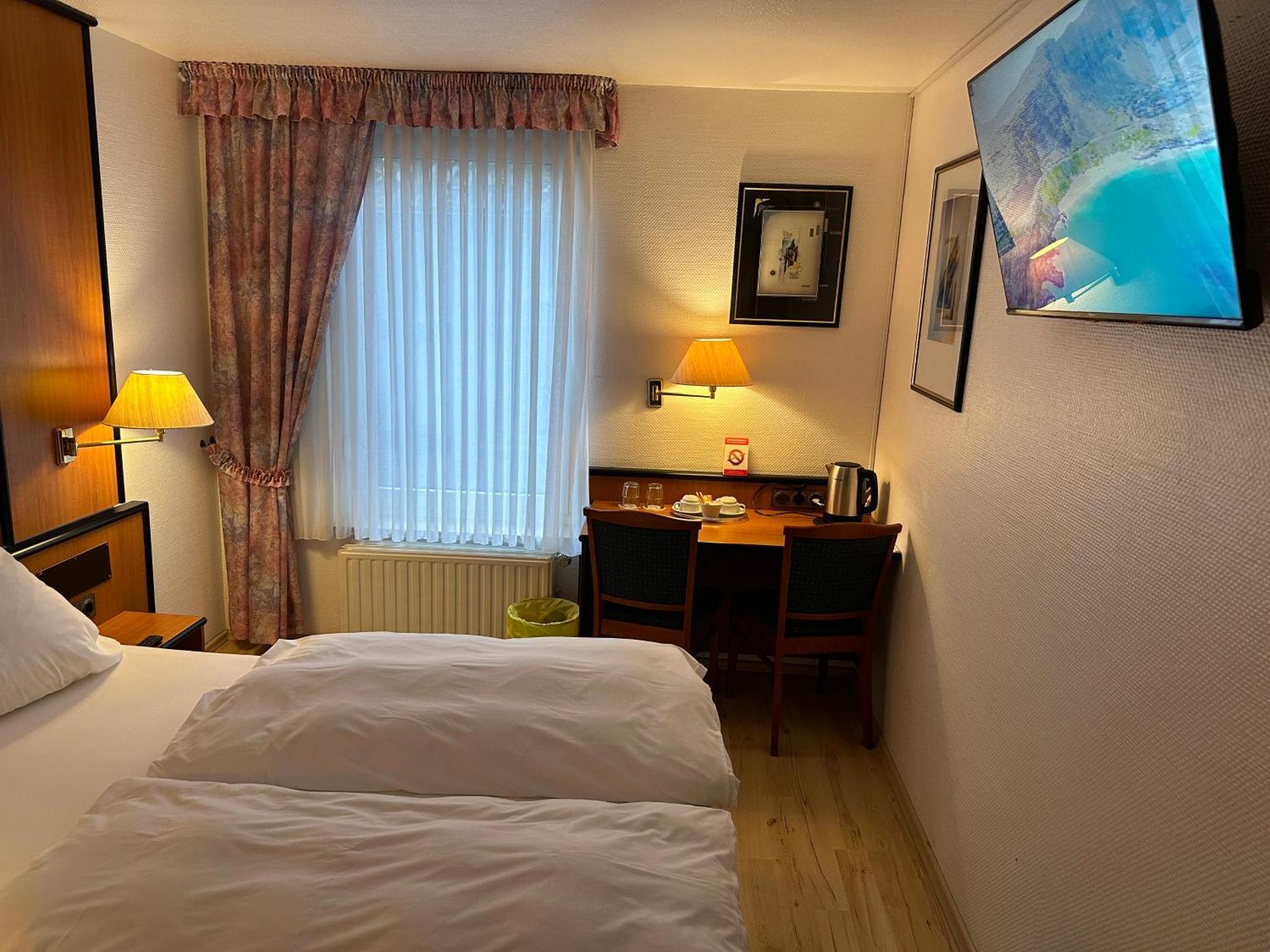 Hotel Zur Post Dabringhausen - Contactless Self Check-In Wermelskirchen Exterior foto